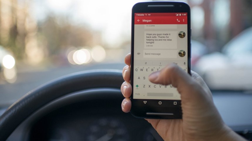 Смартфоните са в основата на опасен скок на смъртните случаи при шофиране