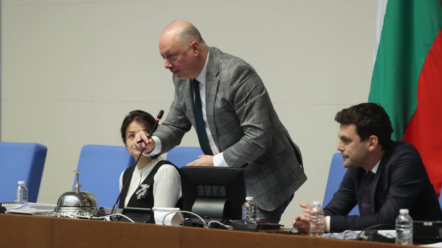 Росен Желязков свика извънредно заседание на парламента