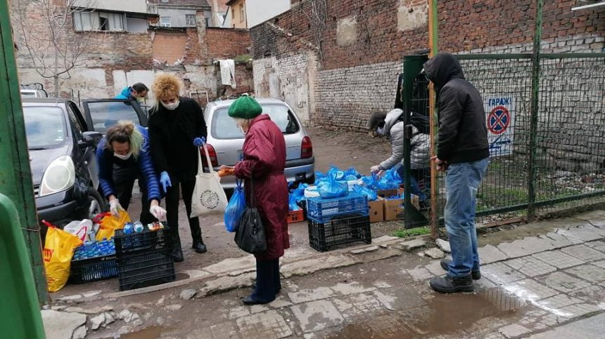 Хората, които отвориха вратите си по време на криза