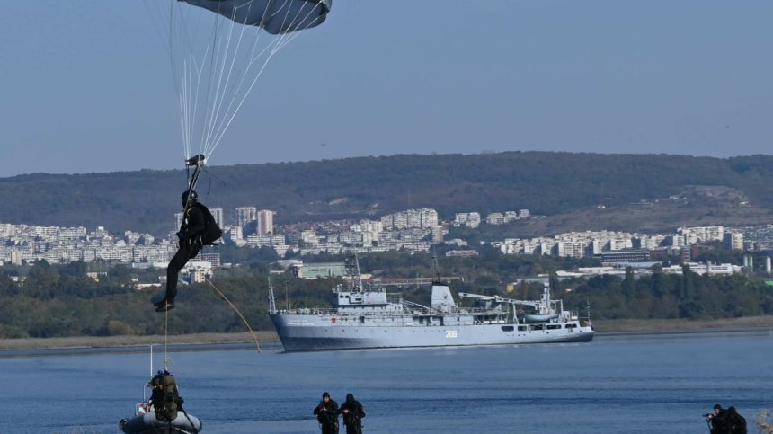 Запрянов: Приоритетна задача е осигуряването на брегови комплекси за Военноморските сили