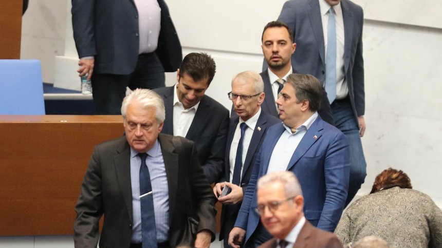 ПП съобщи за задържан сътрудник на Асен Василев: Бухалките няма да ни уплашат!