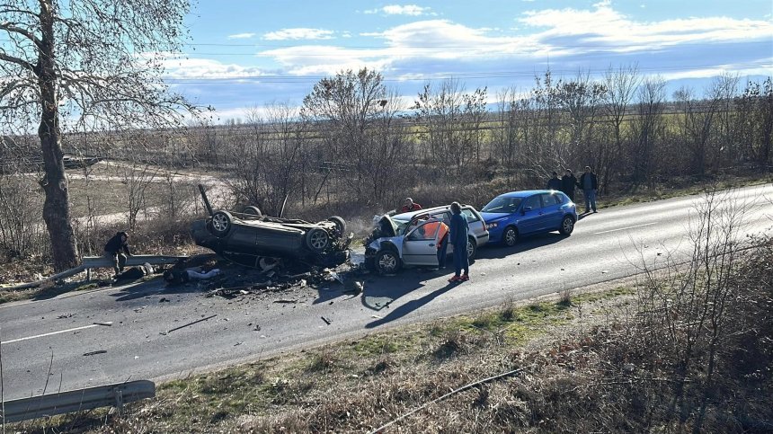 Двама загинали и четирима ранени в катастрофа край Пловдив