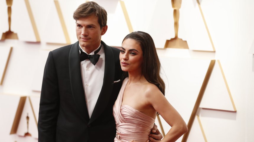 Аштън Къчър опитал да кръсти на Мила Кунис планина на Южния полюс 