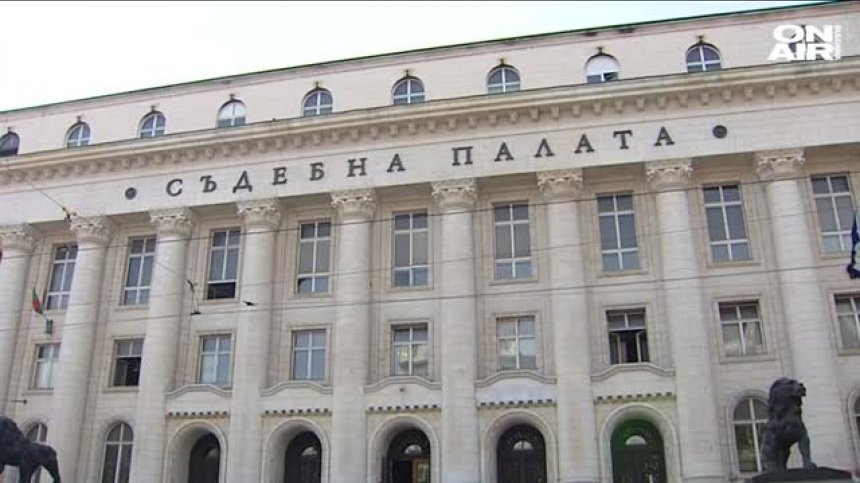 Разбиха 12-членна група за рекети, побои и убийство