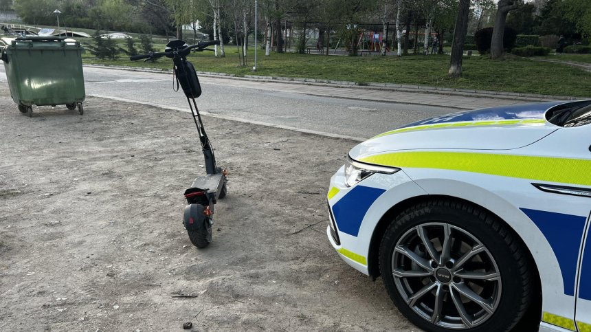 Микробус блъсна 14-годишен на тротинетка в София