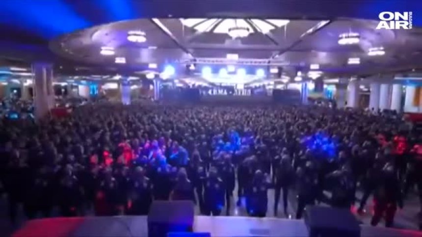 Олигарх накара работниците си да танцуват в подкрепа на Путин (+ВИДЕО)