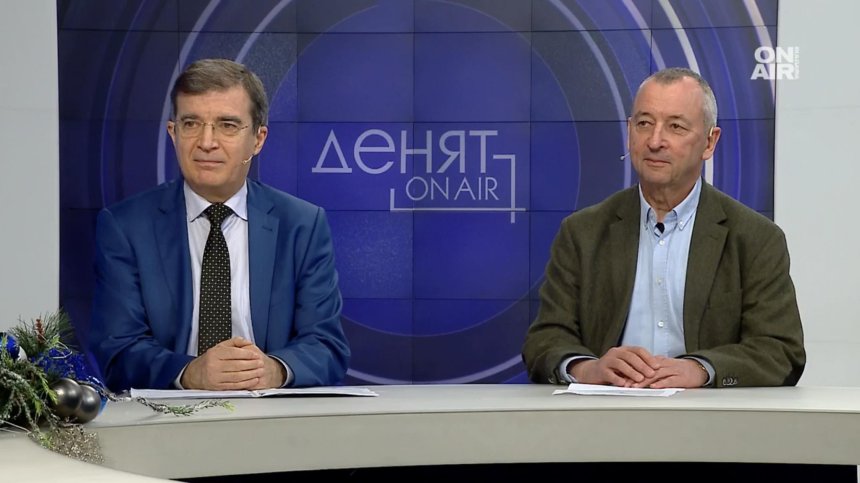 Хората не се вълнуват от промените в Конституцията, в американската няма думата "демокрация"