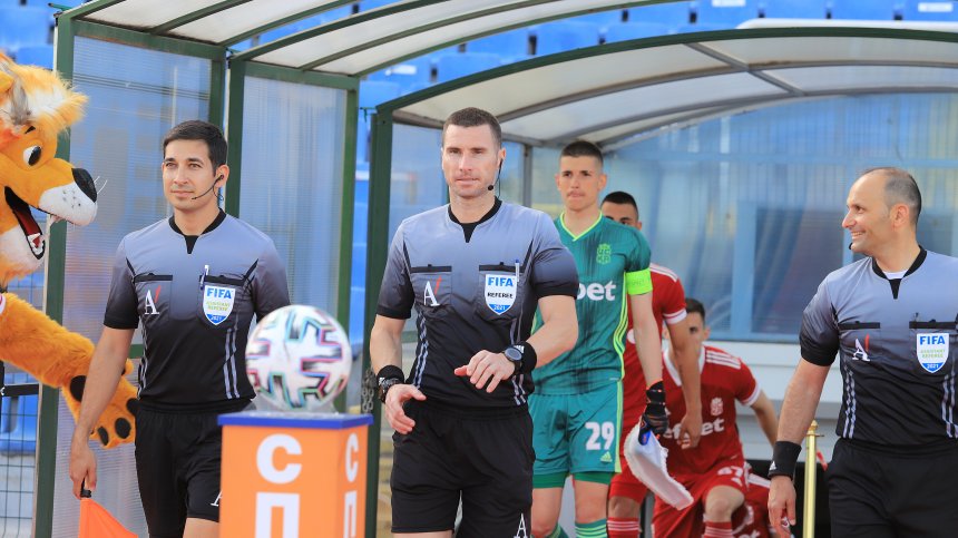 Кабаков ще свири футболния полуфинал в Токио между Мексико и Бразилия