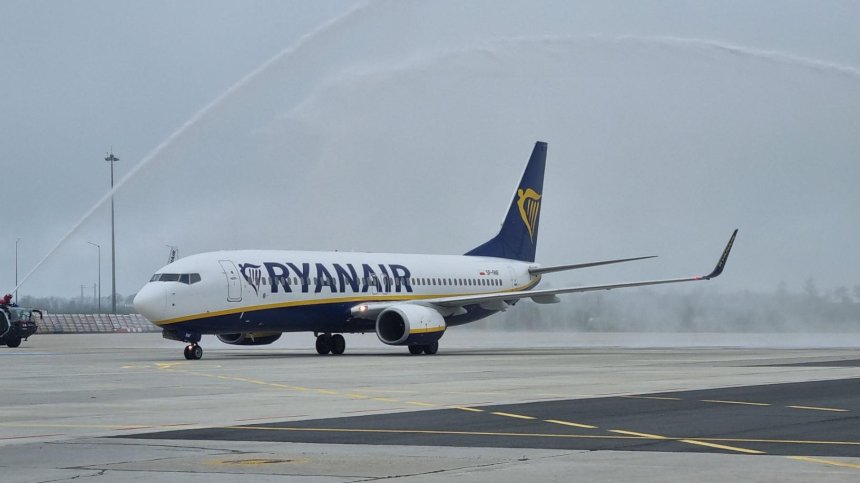 КЗД проверява случая със сваленото от самолет на Ryanair дете в инвалидна количка