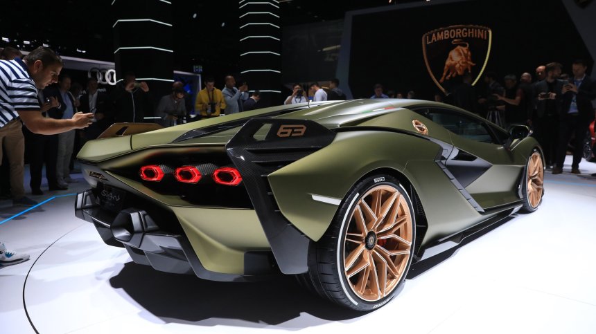 Съдбата на конфискуваните луксозни автомобили