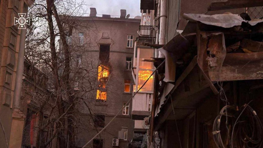 Загинали, ранени и щети на метри от офис на Володимир Зеленски в Киев