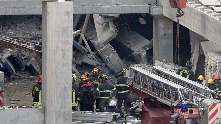 Един човек загина, а четирима са в неизвестност, затиснати под строеж във Флоренция