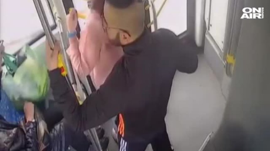 Задържаха перверзник в столичния градски транспорт (+ВИДЕО)