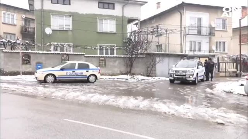 Разследването в Мездра продължава, открити са ловни пушки и патрони
