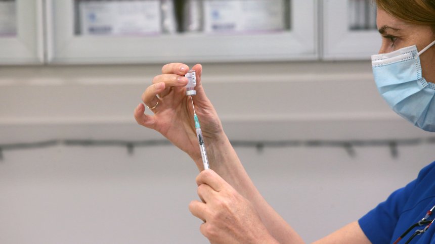 Скокът на новозаразените с Ковид-19 в Гърция вдигна властите на крак, СЗО препоръчва ваксинация