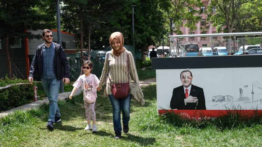 Заради инфлацията: Заплатата в Турция скача с още 34%