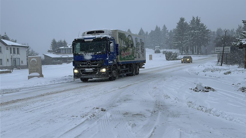 Снеговалежът продължава, затварят за ТИР-ове пътищата в Смолянско