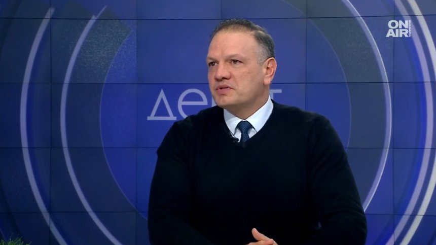 Адвокат за промените в Конституцията: Депутатите имат малко време, доверието е ниско