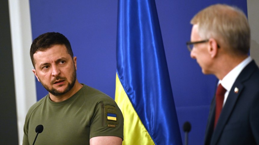 Зеленски след отпадането на забраната за внос на зърно: България е пример, благодаря на Денков