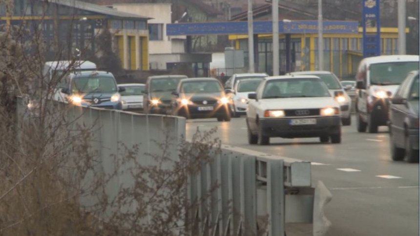 Засилен трафик и проверки по пътищата преди Коледа