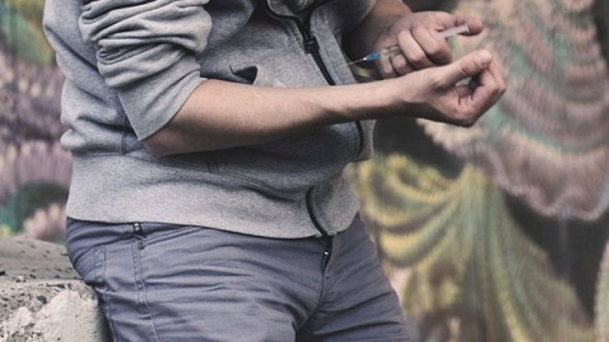 Дилъри и наркомани са наводнили столичен парк