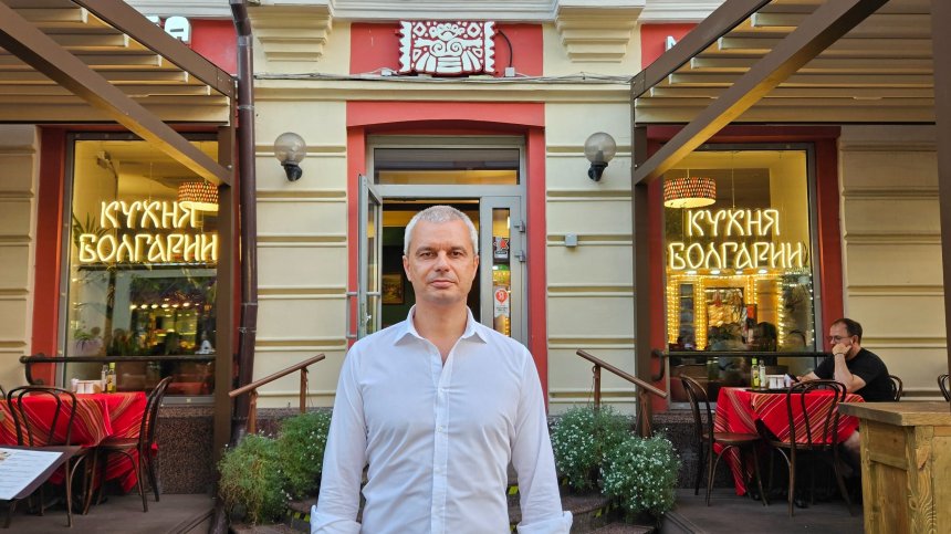 Костадин Костадинов се похвали с вкусна и евтина вечеря на топ локация в Москва