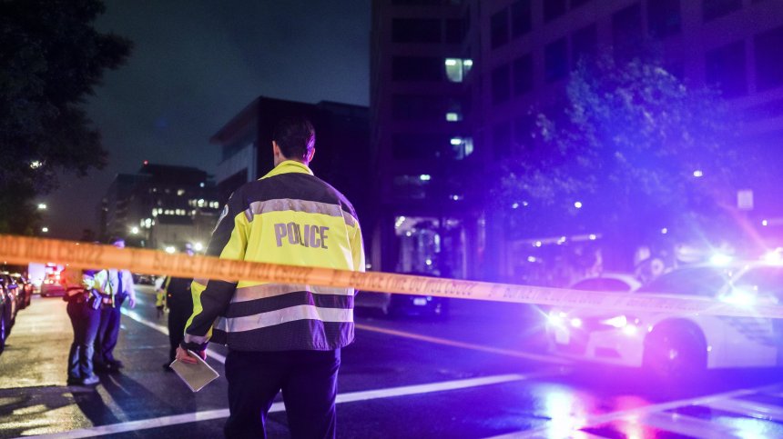 Двама души загинаха при стрелба във Филаделфия