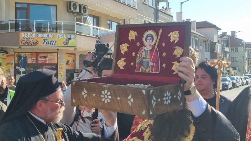 Поморие посрещна мощите на Св. Георги преди Гергьовден