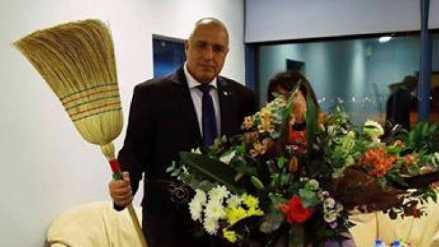 Що е то политически PR и как се използва той?