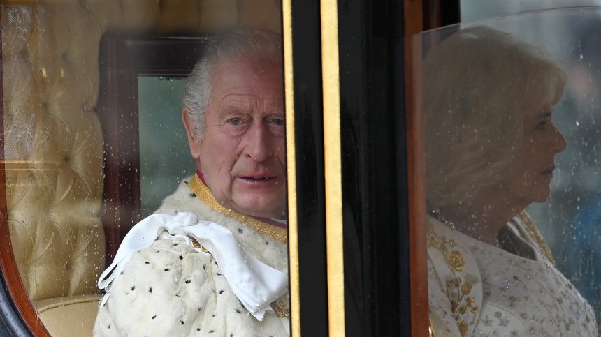 От любовница до кралица - коронясват и Камила, Лондон е под блокада