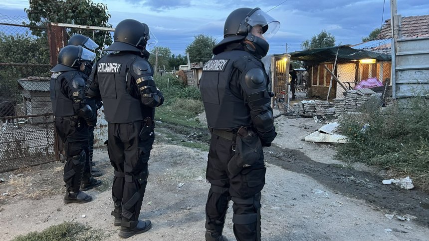 Полицаи в Старозагорско на крак след нападението с нож срещу техен невъоръжен колега
