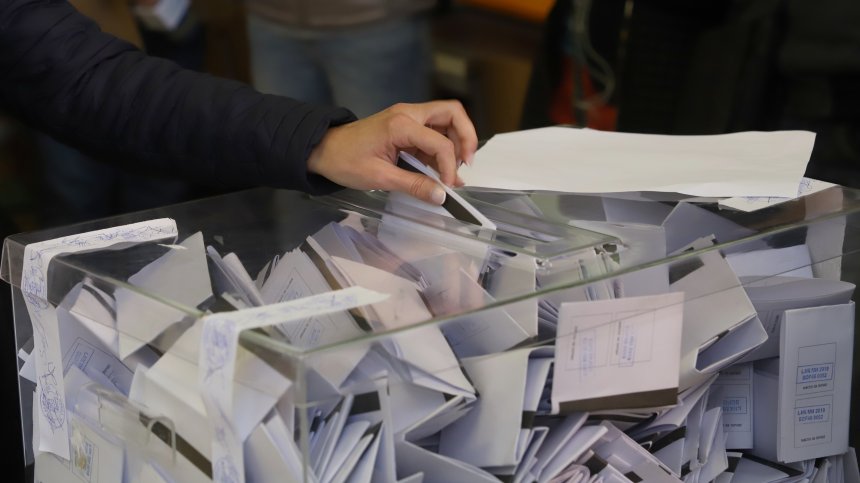 От 24 март хората под карантина подават заявление за гласуване с мобилна секция