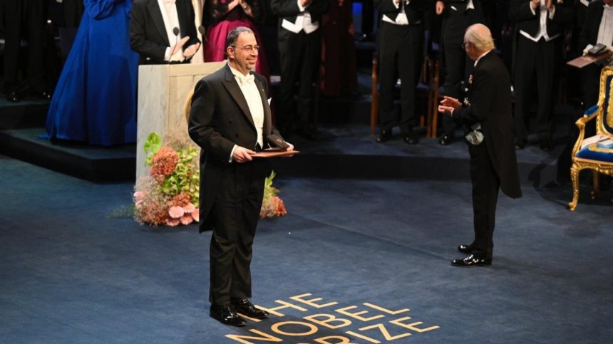 Нобелов лауреат разчупва митове за технологии и неравенство в София