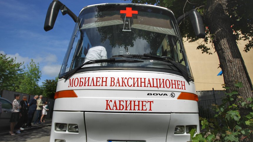 Столичани могат да се ваксинират срещу Ковид-19 и в автобус (ВИДЕО+СНИМКИ)