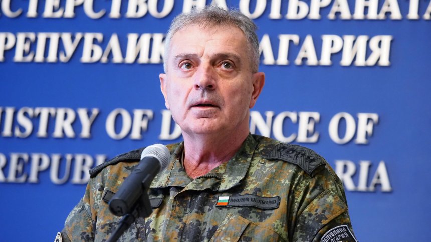 Освобождават началника на отбраната адм. Емил Ефтимов
