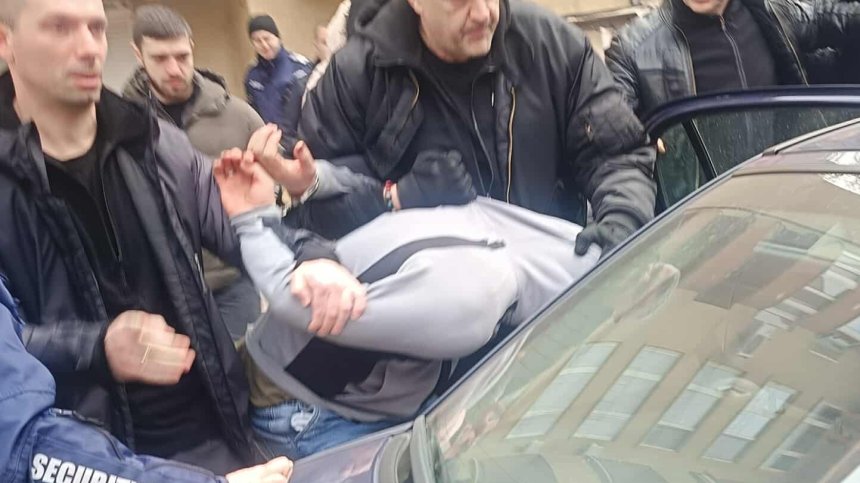 Бащата от "Подуяне" е обвинен в умишлено убийство и опит да умъртви майка си и дъщеря си