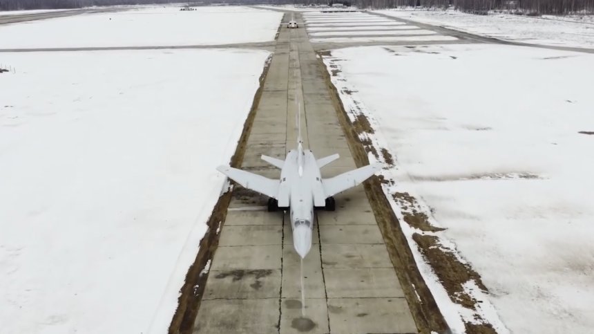 Стратегически удар от Украйна: Атакува единствената авиобаза за бомбардировачи на Русия