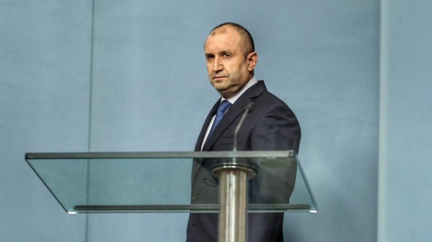 Радев: Край на неефективната практика да се договарят танкери без търг