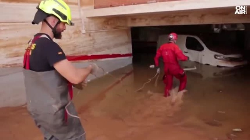 Още проливни дъждове унищожиха десетки автомобили в Испания