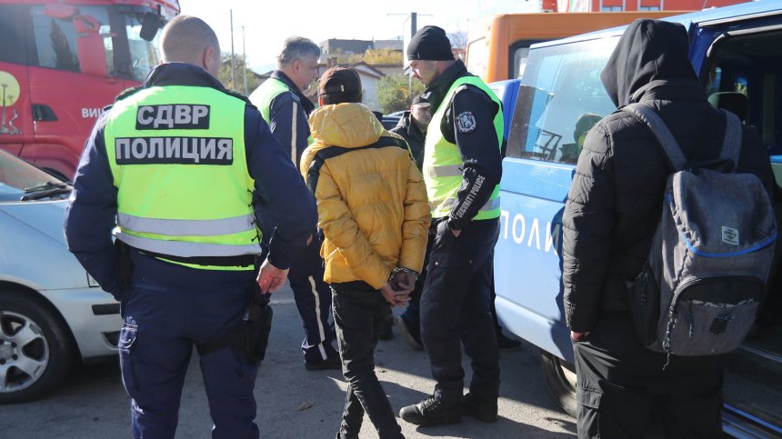 Пращат на съд нидерландец, помагал на нелегални мигранти в България
