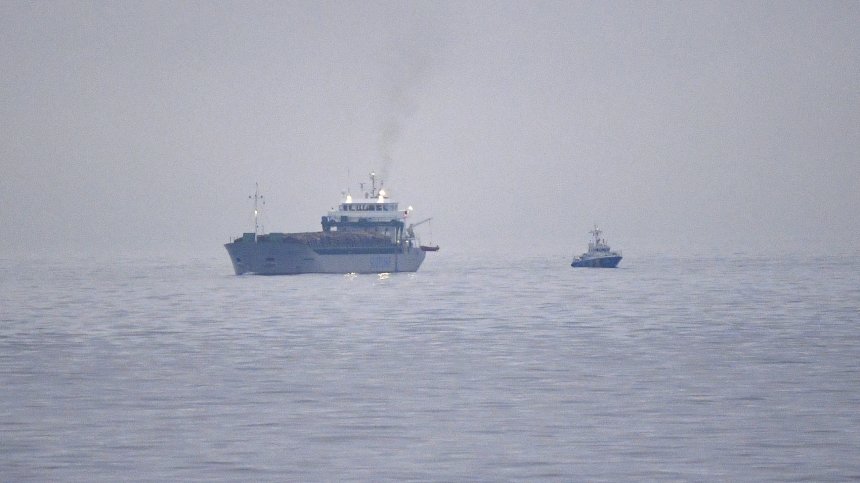 Издирват двама души след сблъсък на кораби в Балтийско море