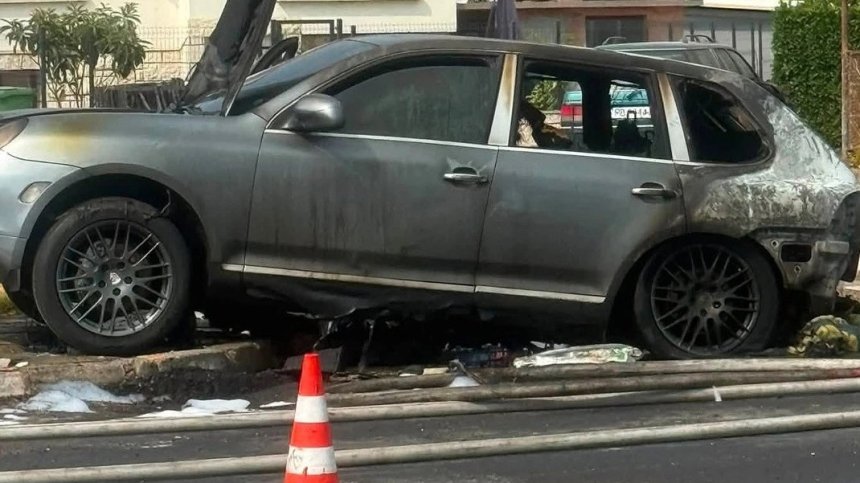 Скъп автомобил се запали и изгоря в Йоаким Груево