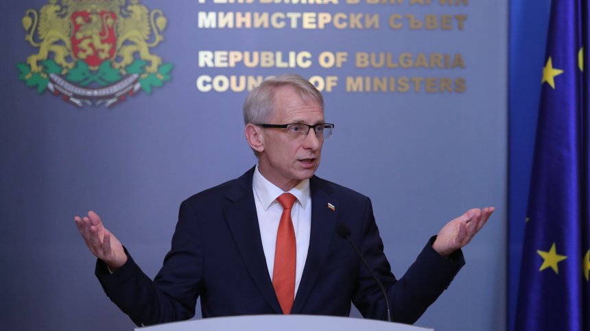 Калин Стоянов е гледал филм по време на размириците, уволниха заместника му