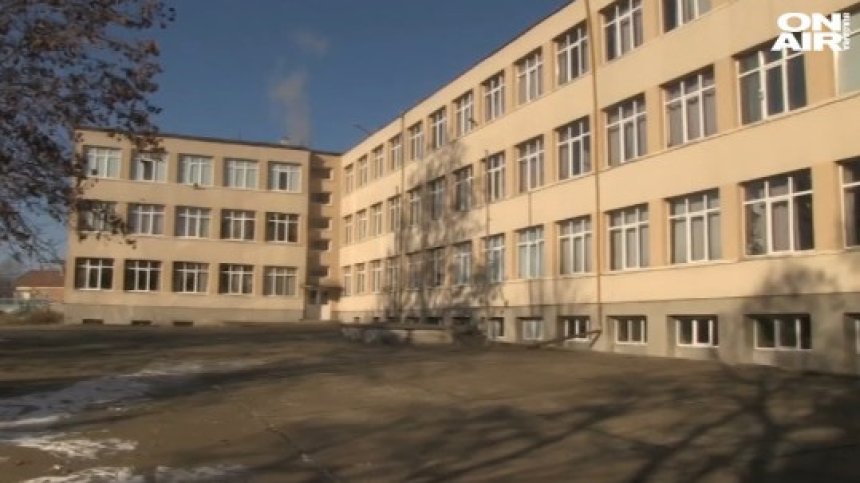 14-годишна е в болница след побой от съученичка заради момче