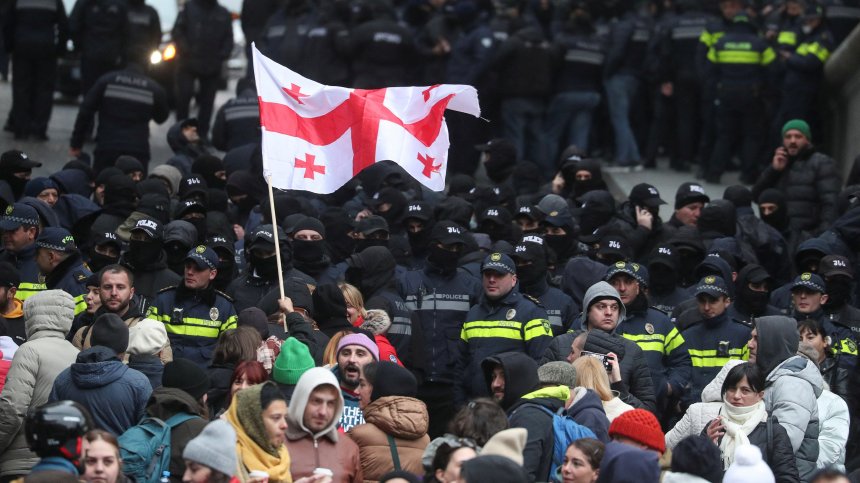 В Грузия спускат нов президент, елиминирайки гласуването на гражданите