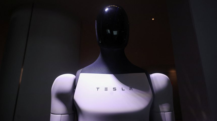 Tesla подготвя старт на хуманоидния робот Optimus