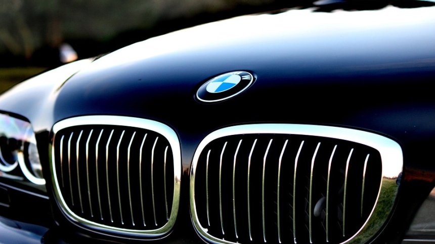 BMW M3 се изправя в битка срещу Nissan GT-R (Видео)