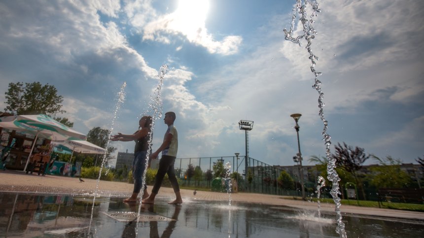 Жълт код за опасни горещини в цялата страна в сряда