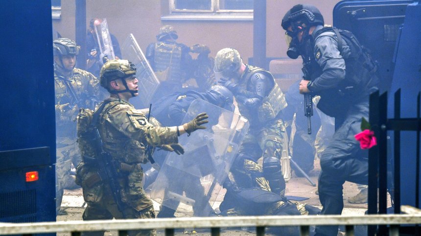 Убиха косовски полицай, друг е ранен при стрелба. Курти: Нападателите са професионалисти