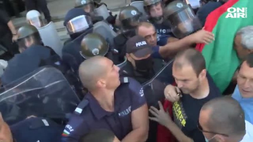 Ексклузивно: Нов запис показва още жестоко пребити на протестите